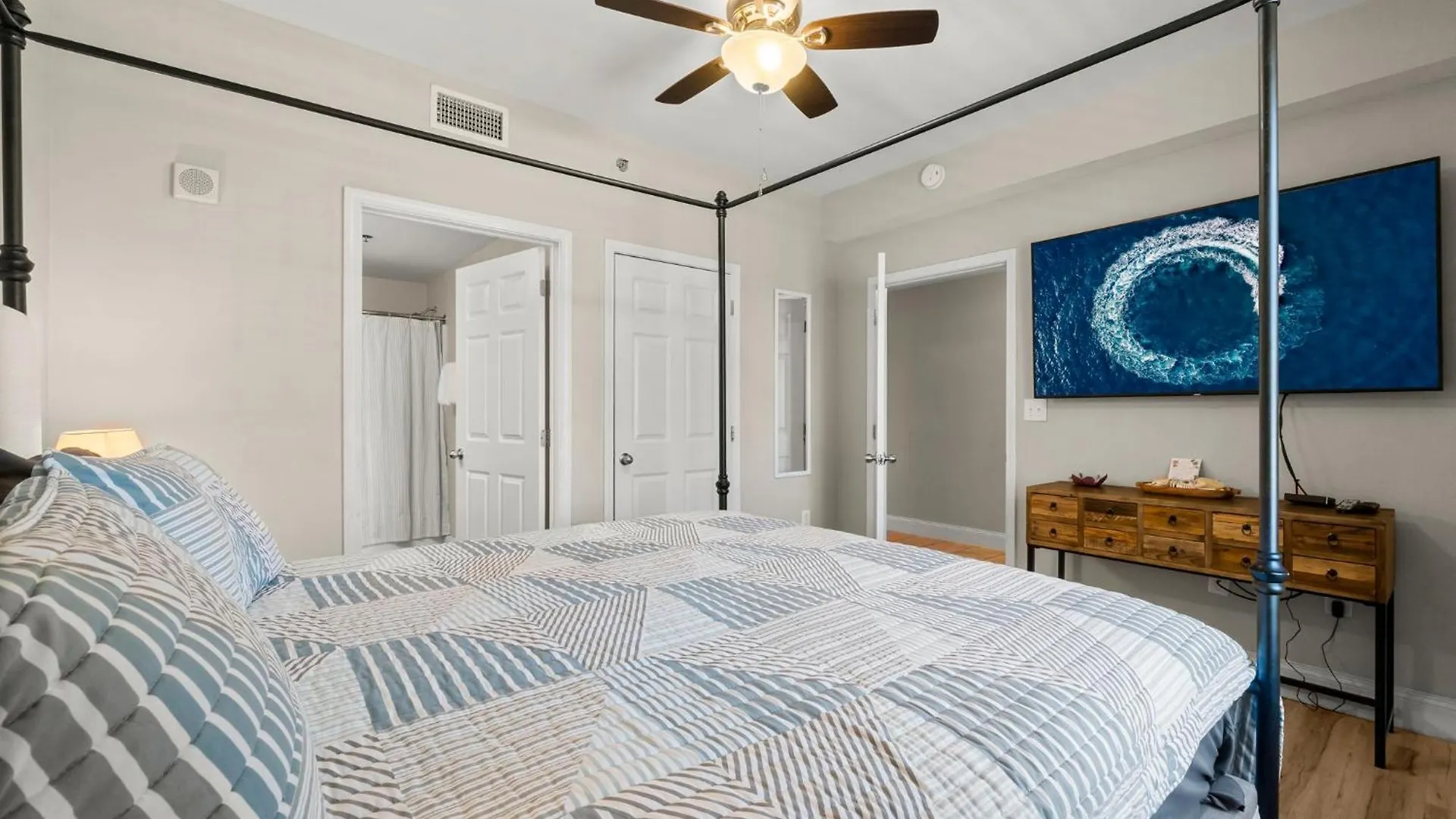 Apartment Stunning Views! Located Steps 2 Beach, Restaurants & Shops! By Dolce Vita Getaways Pcb Panama City Beach United States
